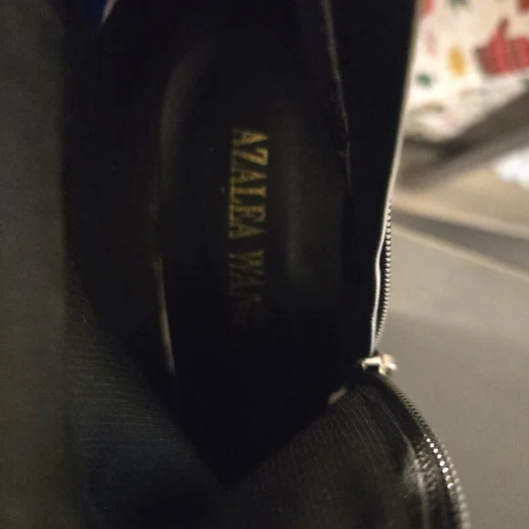 Chic Black Heeled Boots with Sparkling Accents - Picture 7 of 8